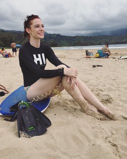 Chloe Dykstra feet photo 1