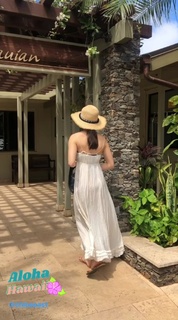 Chloe East feet photo thumbnail