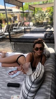 Chloe East feet photo thumbnail