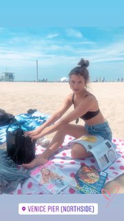 Chloe East feet photo thumbnail