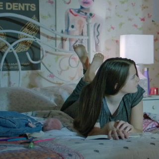 Chloe East feet photo thumbnail