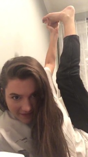 Chloe East feet photo thumbnail