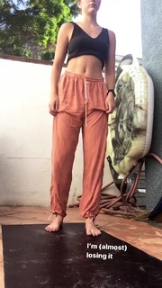 Chloe East feet photo thumbnail