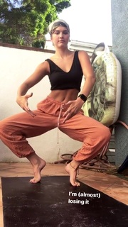 Chloe East feet photo thumbnail