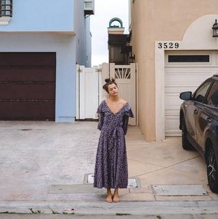 Chloe East feet photo thumbnail