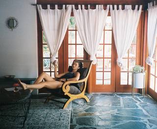 Chloe East feet photo thumbnail