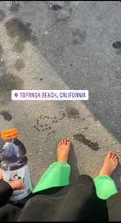 Chloe East feet photo thumbnail