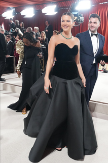 Chloe East feet photo thumbnail