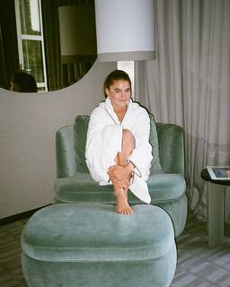 Chloe East feet photo thumbnail