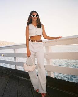 Chloe East feet photo thumbnail