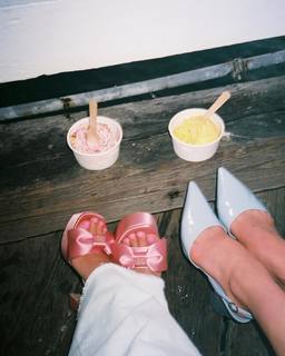 Chloe East feet photo thumbnail