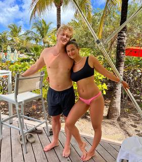 Chloe East feet photo thumbnail