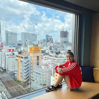 Chloe East feet photo thumbnail