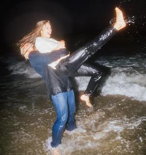 Chloe East feet photo thumbnail