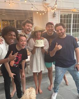 Chloe East feet photo thumbnail