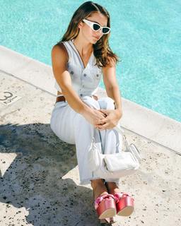 Chloe East feet photo thumbnail