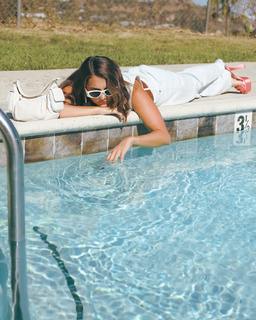 Chloe East feet photo thumbnail