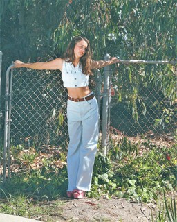 Chloe East feet photo thumbnail