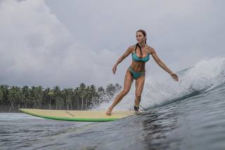 Chloe East feet photo thumbnail