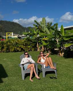 Chloe East feet photo thumbnail