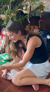 Chloe East feet photo thumbnail