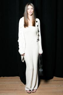 Chloe East feet photo thumbnail