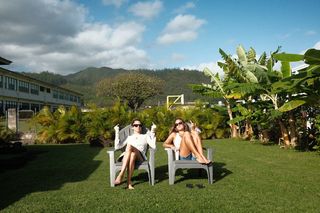 Chloe East feet photo thumbnail