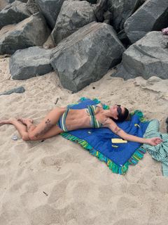 Chloe East feet photo thumbnail