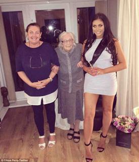Chloe Ferry feet photo thumbnail