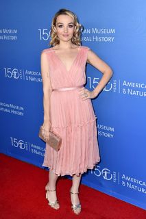 Chloe Fineman feet photo thumbnail