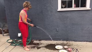 Chloe Fineman feet photo thumbnail