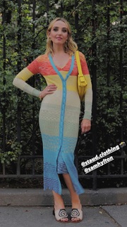 Chloe Fineman feet photo thumbnail