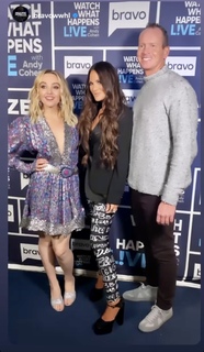 Chloe Fineman feet photo thumbnail