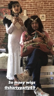 Chloe Fineman feet photo thumbnail