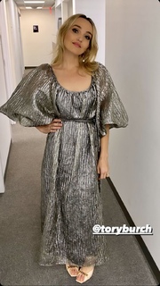 Chloe Fineman feet photo thumbnail