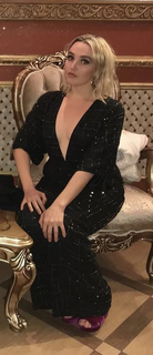 Chloe Fineman feet photo thumbnail