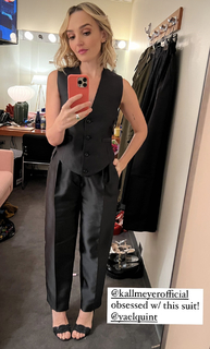 Chloe Fineman feet photo thumbnail