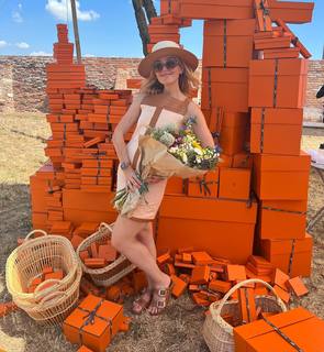 Chloe Fineman feet photo thumbnail