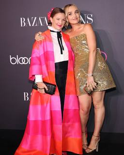 Chloe Fineman feet photo thumbnail