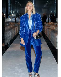 Chloe Fineman feet photo thumbnail