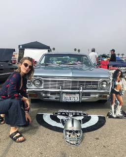 Chloe Fineman feet photo thumbnail