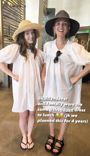 Chloe Fineman feet photo thumbnail