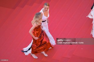 Chloe Fineman feet photo thumbnail