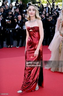 Chloe Fineman feet photo thumbnail