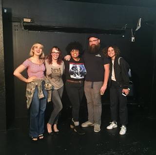 Chloe Fineman feet photo thumbnail