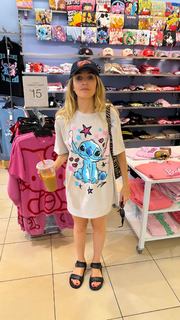 Chloe Fineman feet photo thumbnail