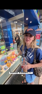 Chloe Fineman feet photo thumbnail