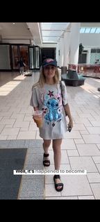 Chloe Fineman feet photo thumbnail