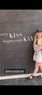 Chloe Fineman feet photo thumbnail