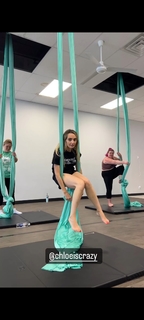 Chloe Fineman feet photo thumbnail